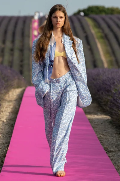 Look 4